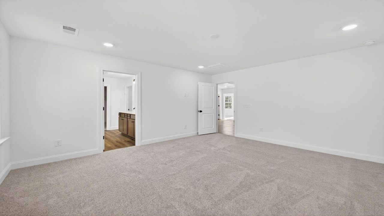 470 Cadbury Loop Photo 18