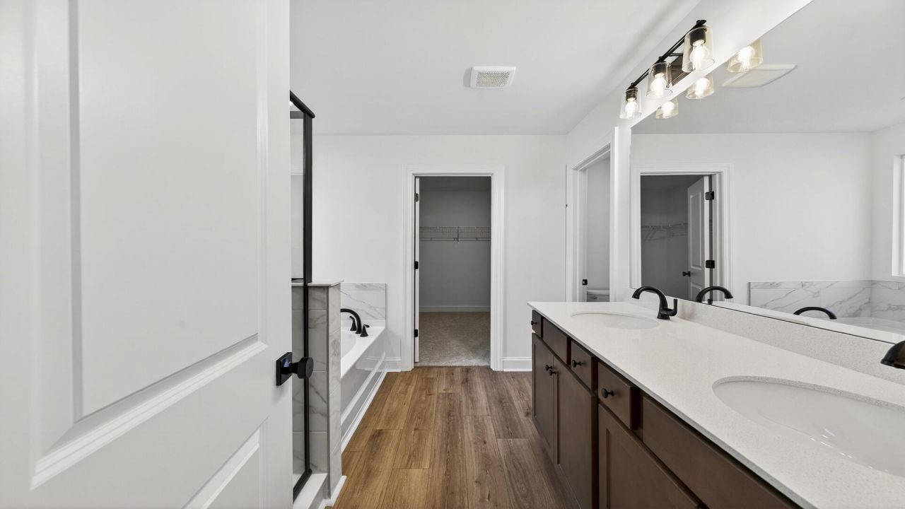 470 Cadbury Loop Photo 19