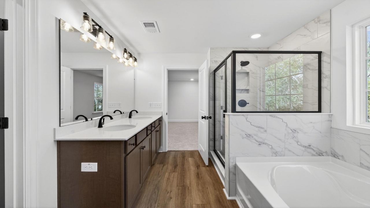 470 Cadbury Loop Photo 20