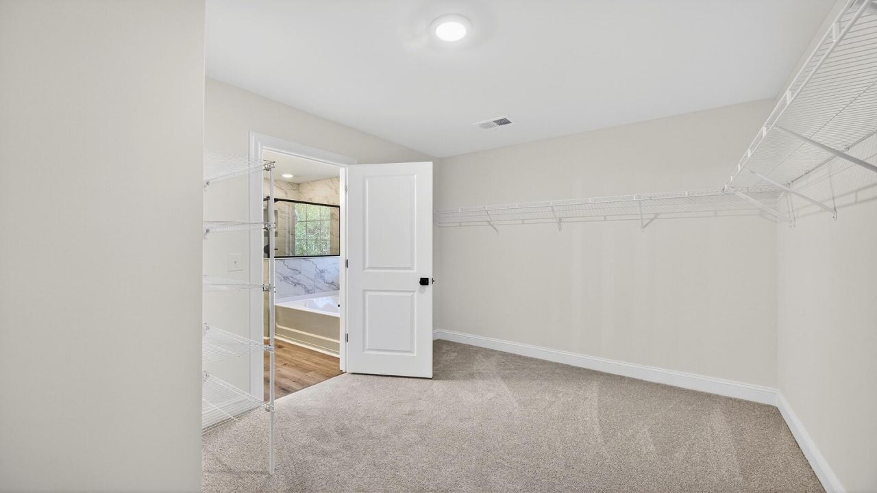 470 Cadbury Loop Photo 23