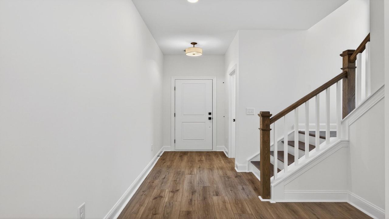 470 Cadbury Loop Photo 5