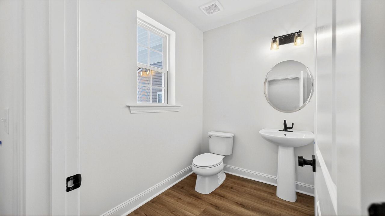 470 Cadbury Loop Photo 6