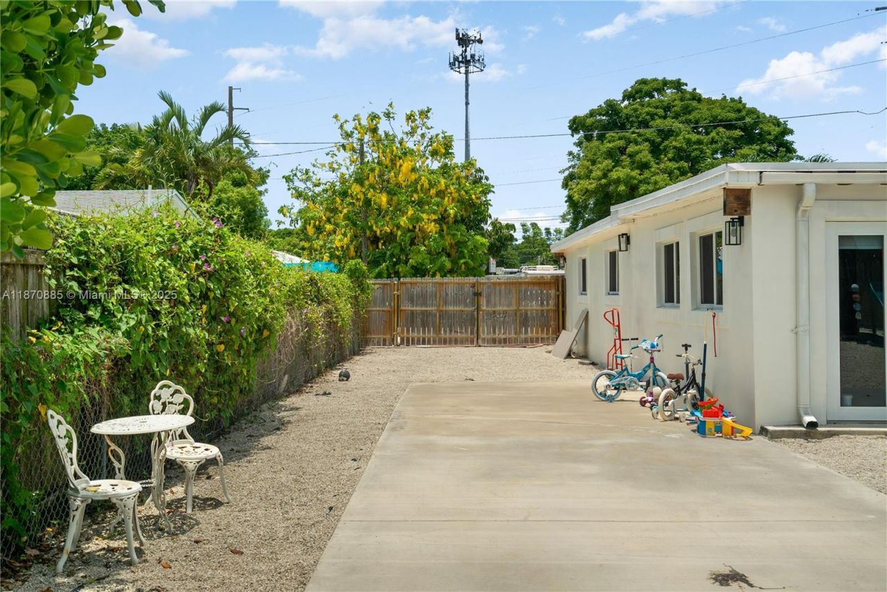 125 Harbor Dr, Key Largo, FL 33037 Photo