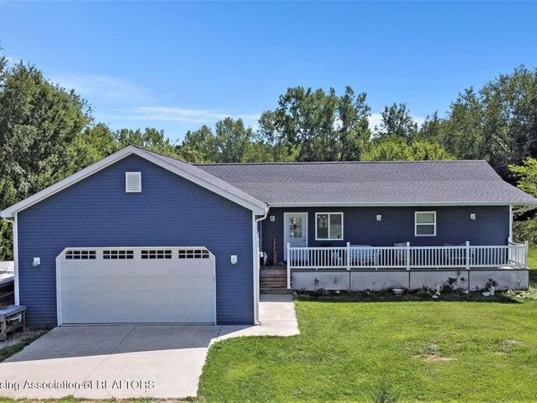 2600 Heeney Road, Stockbridge, MI 49285