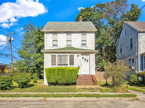 42 Satterie Avenue, Valley Stream, NY 11580