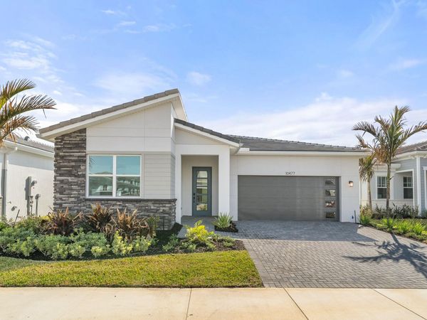 10477 SW Jadewood Court, Port St. Lucie, FL 34987