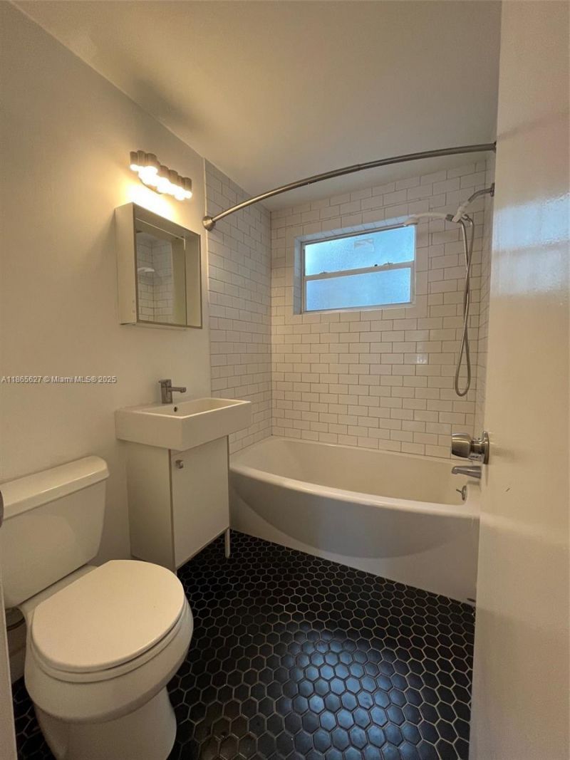 645 NE 77th St, Unit 6, Miami, FL 33138 Photo