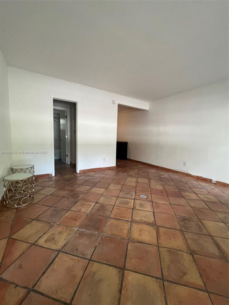 645 NE 77th St, Unit 6, Miami, FL 33138 Photo