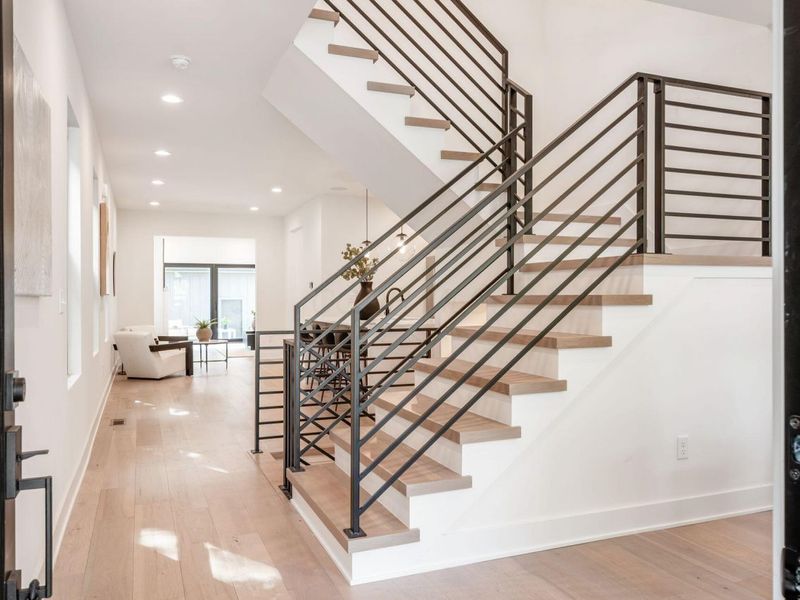 1025 Hunter Avenue, Columbus, OH 43201 Photo 4