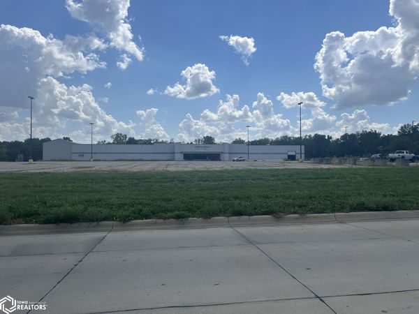 1714 3rd Ave East, Oskaloosa, IA 52577