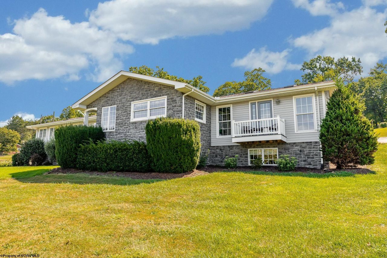 203 Foothills Lane, Morgantown, WV 26508 Main Photo