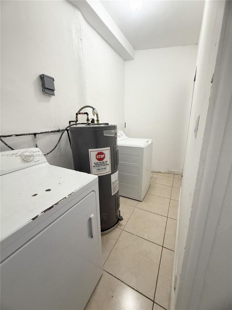 1450 NW 35th St, Miami, FL 33142 Photo