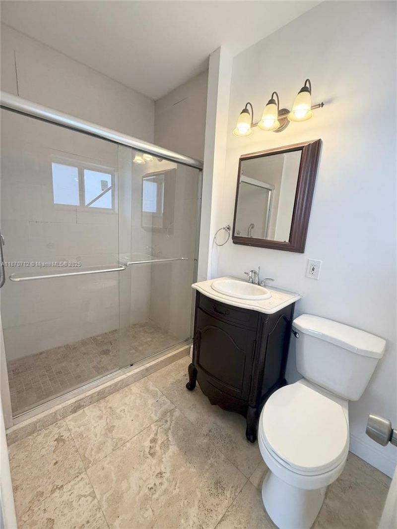 1450 NW 35th St, Miami, FL 33142 Photo