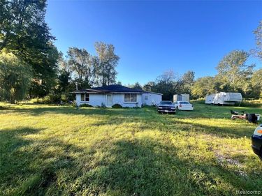 8085 W Newburg Road, Exeter Twp, MI 48117