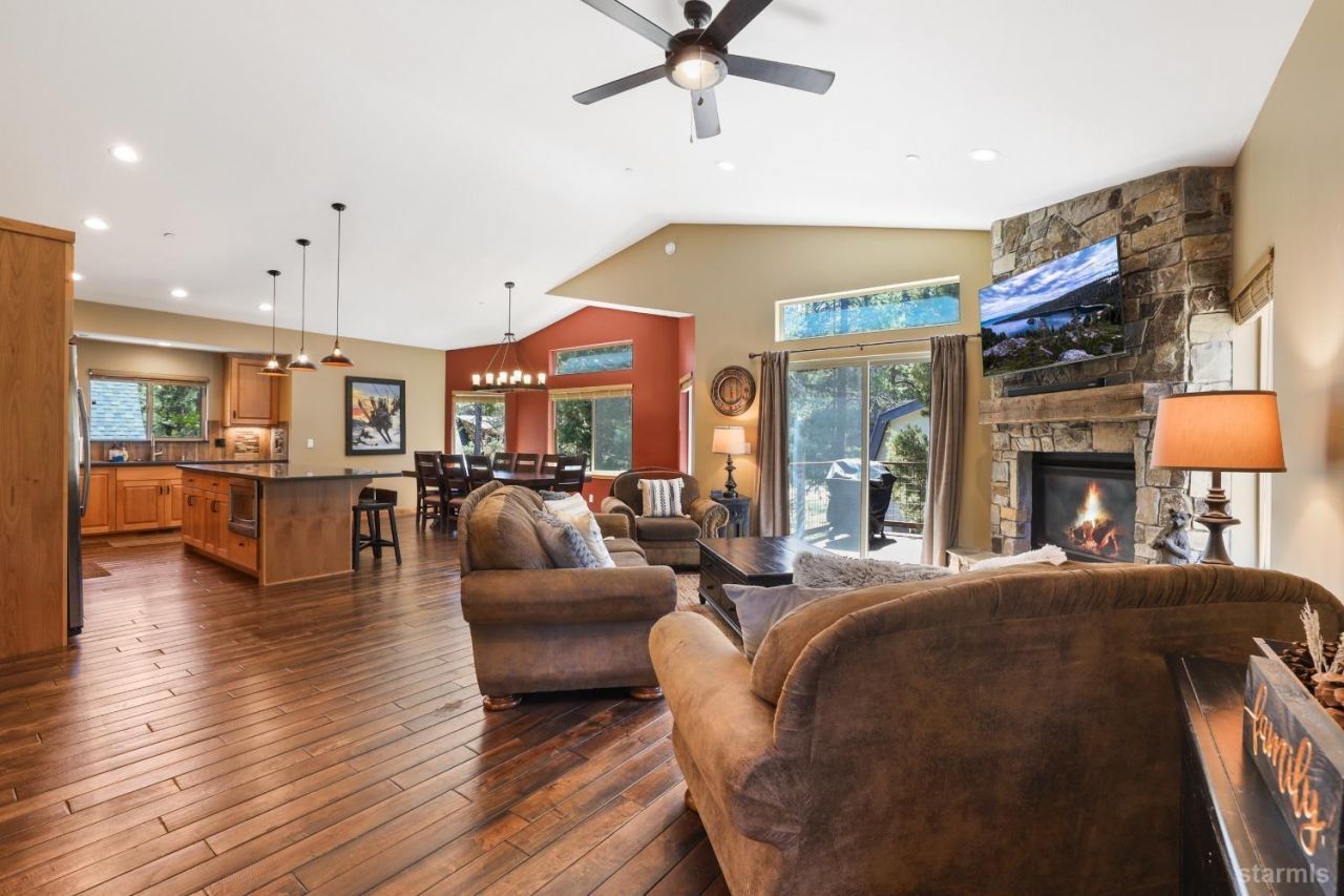 938 Kekin Street, South Lake Tahoe, CA 96150 Photo