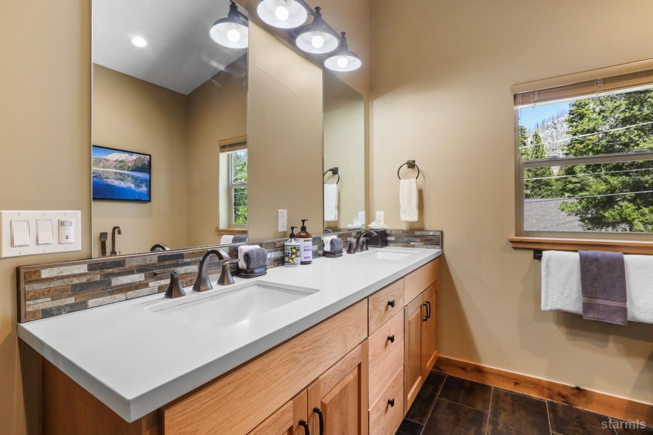 938 Kekin Street, South Lake Tahoe, CA 96150 Photo