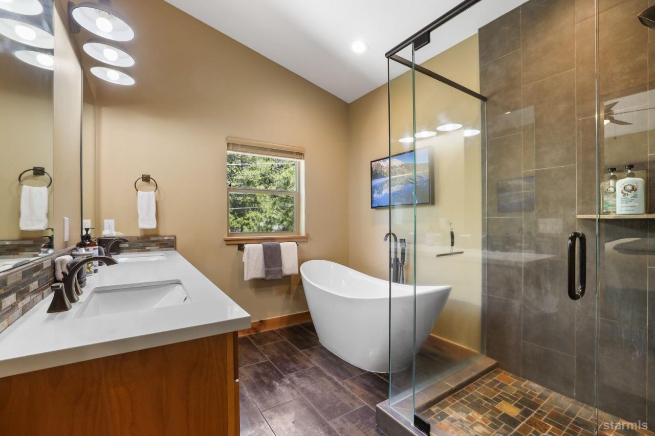 938 Kekin Street, South Lake Tahoe, CA 96150 Photo