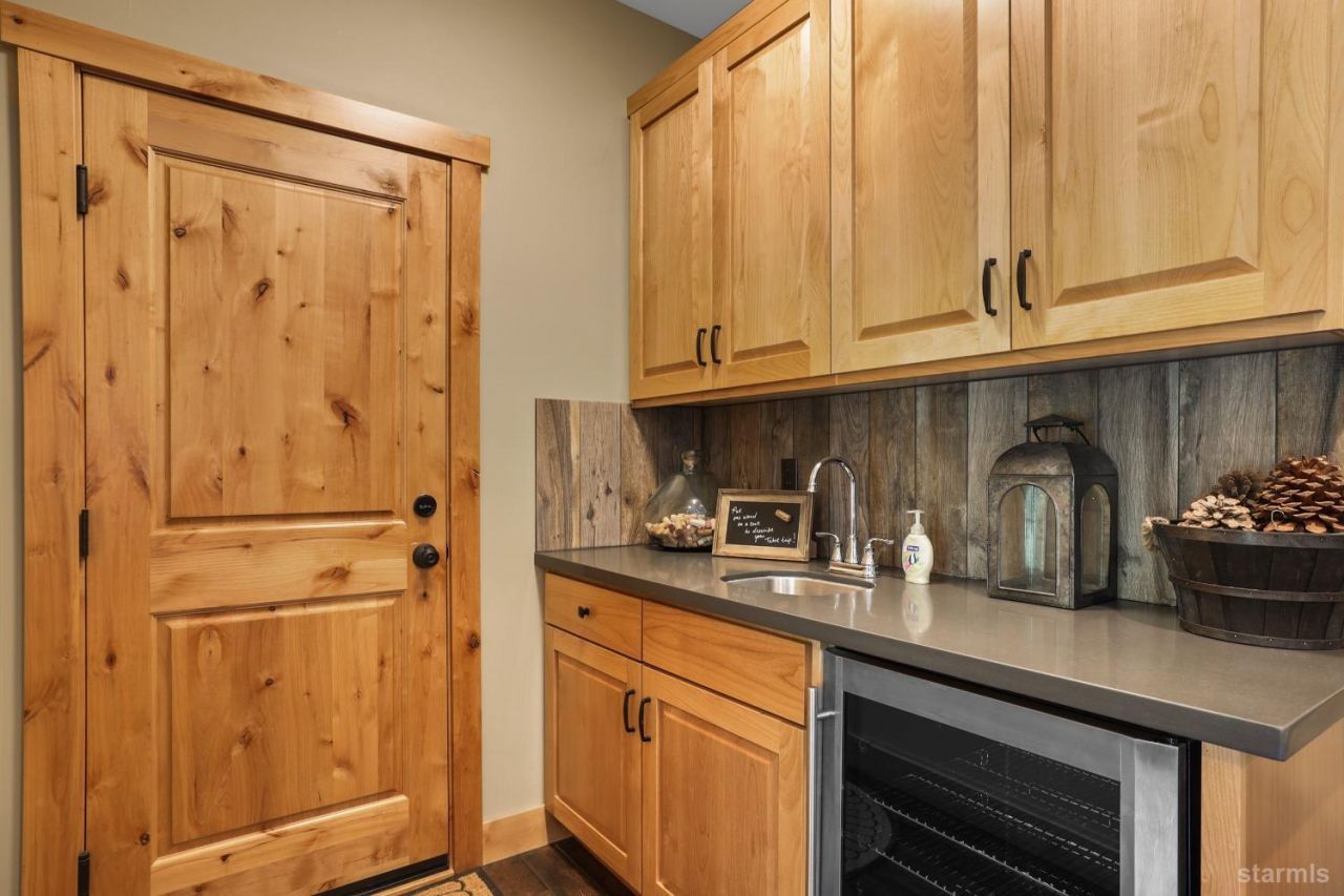 938 Kekin Street, South Lake Tahoe, CA 96150 Photo