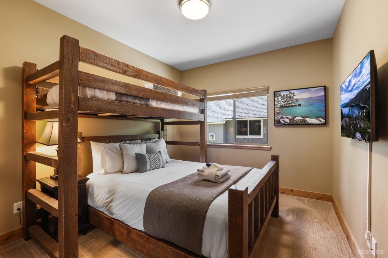 938 Kekin Street, South Lake Tahoe, CA 96150 Photo