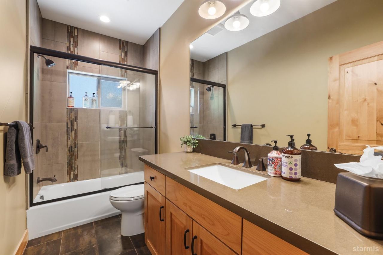 938 Kekin Street, South Lake Tahoe, CA 96150 Photo