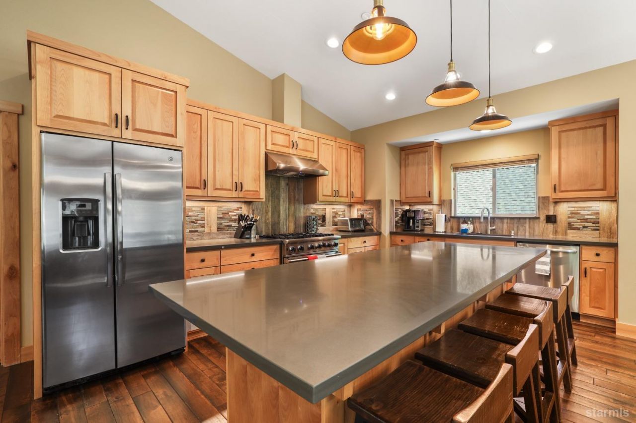 938 Kekin Street, South Lake Tahoe, CA 96150 Photo