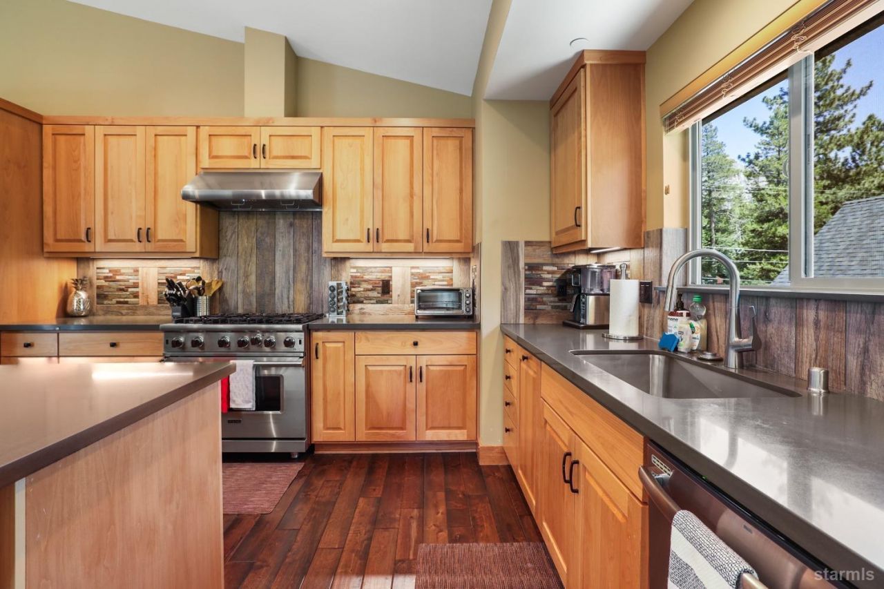 938 Kekin Street, South Lake Tahoe, CA 96150 Photo