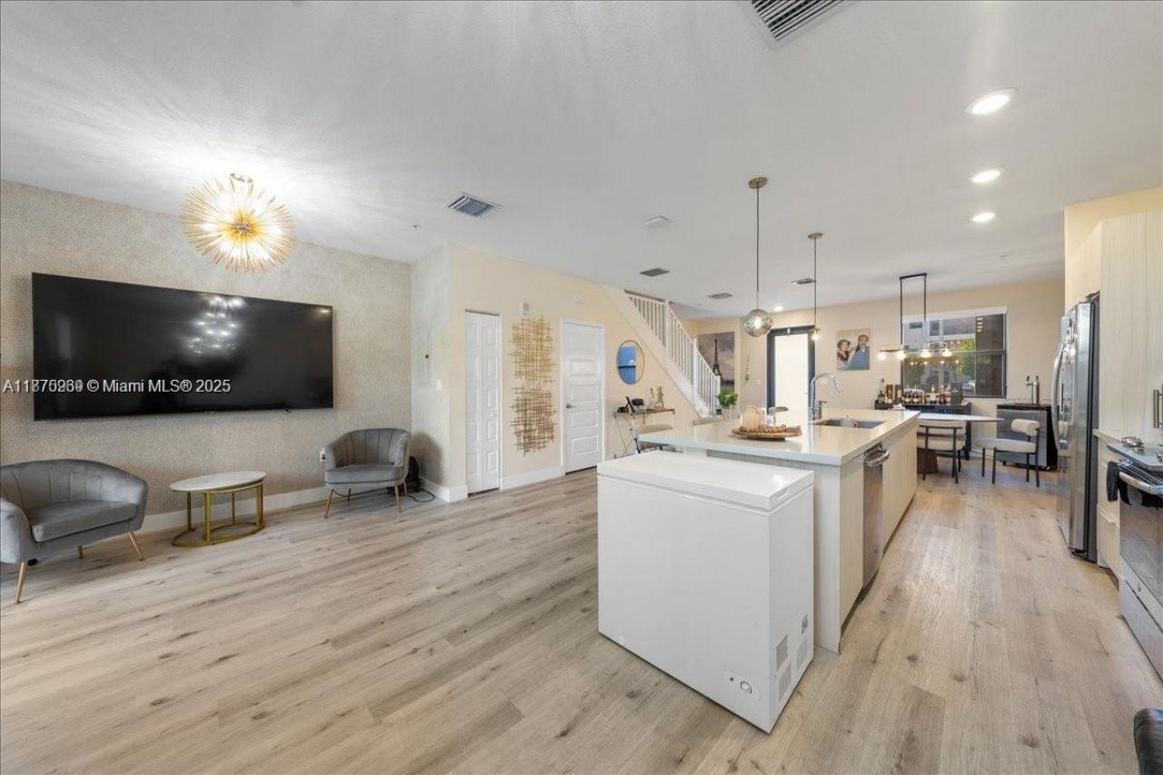 10413 NW 82nd St, Unit 9, Doral, FL 33178 Photo