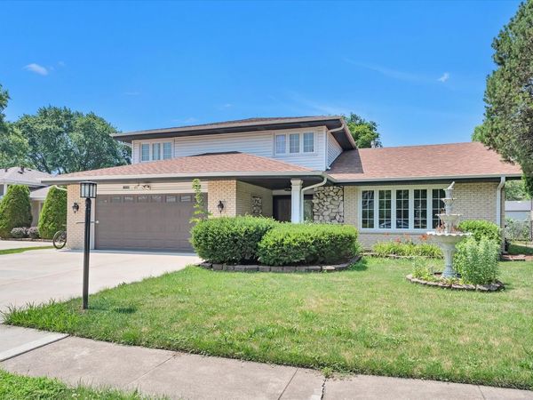 10408 S Alta Drive, Palos Hills, IL 60465