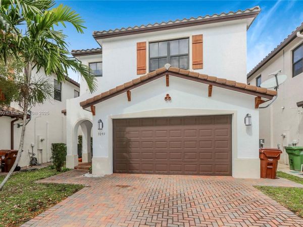 3293 W 98th Pl, Hialeah, FL 33018