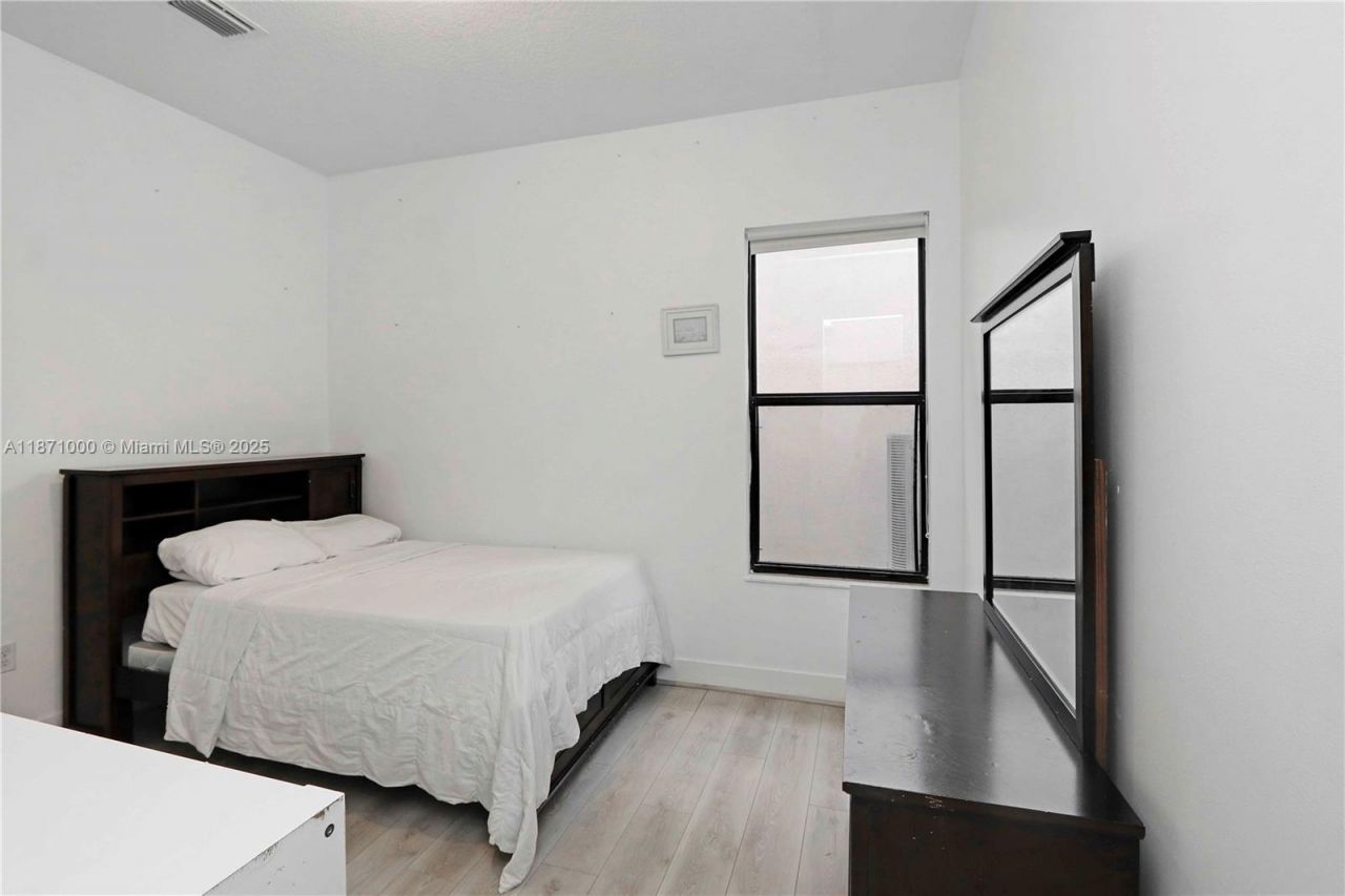 3293 W 98th Pl, Hialeah, FL 33018 Photo