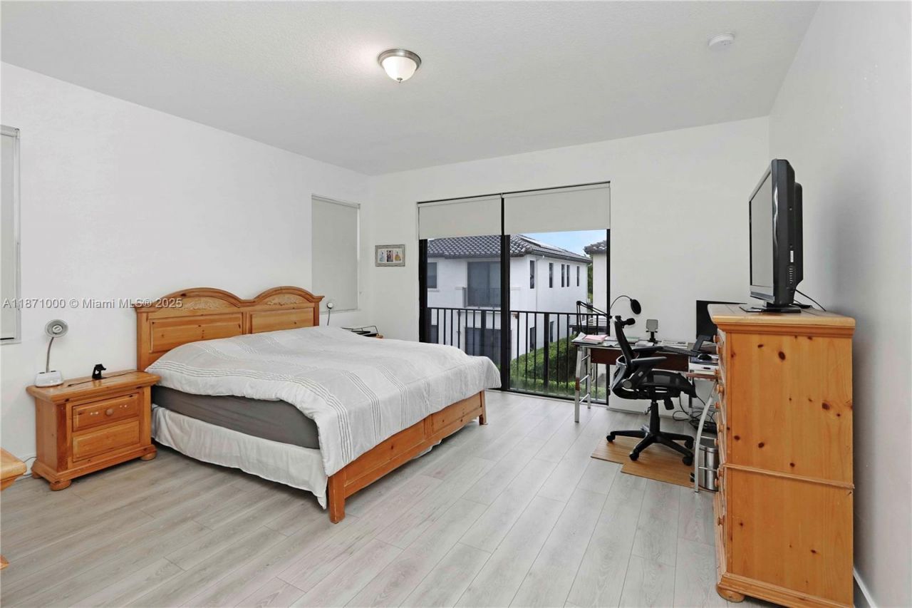 3293 W 98th Pl, Hialeah, FL 33018 Photo