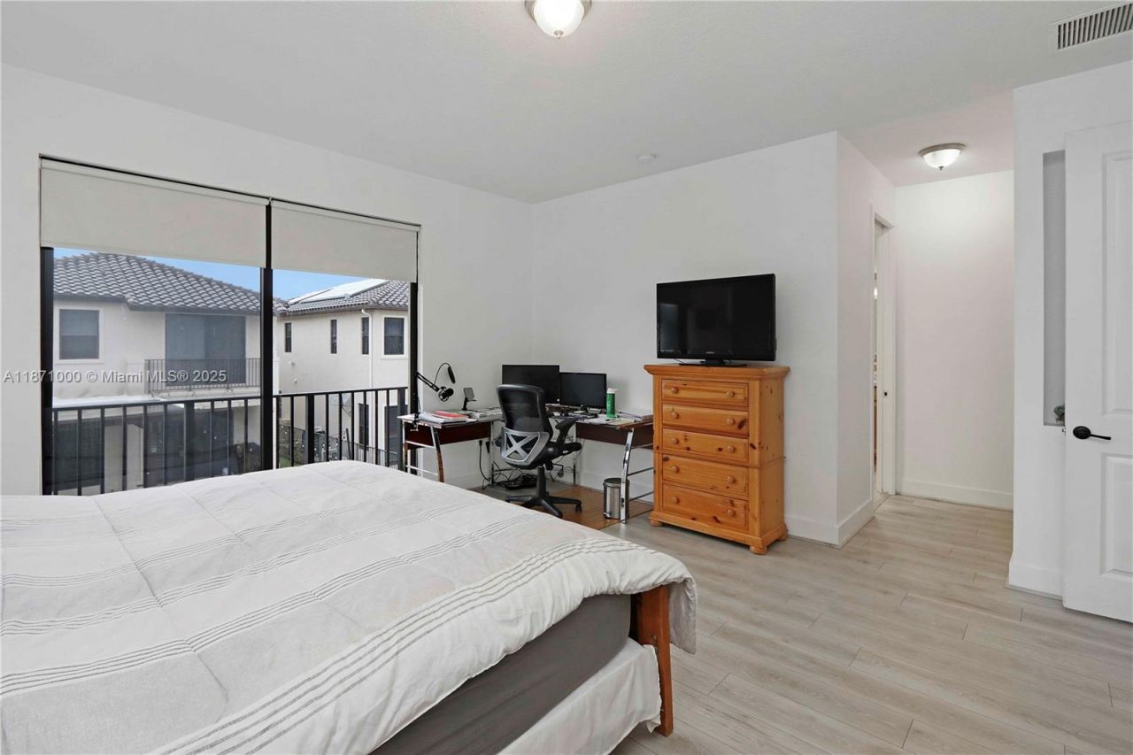 3293 W 98th Pl, Hialeah, FL 33018 Photo