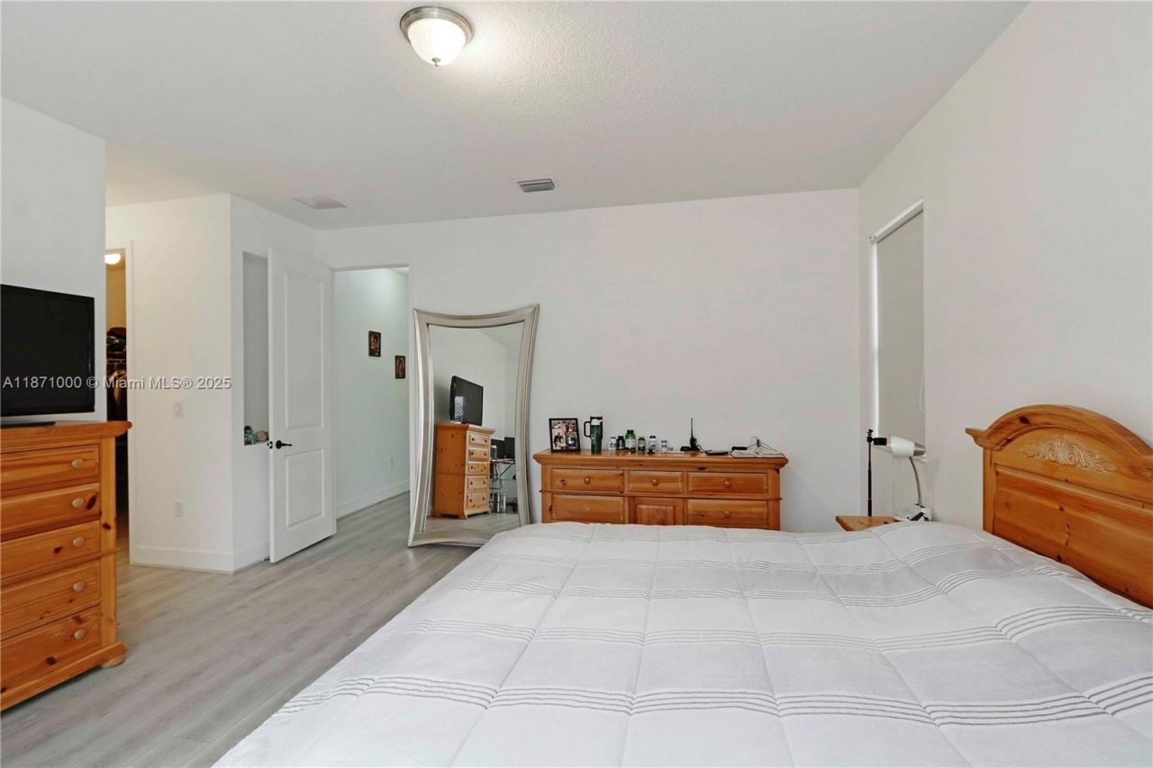 3293 W 98th Pl, Hialeah, FL 33018 Photo