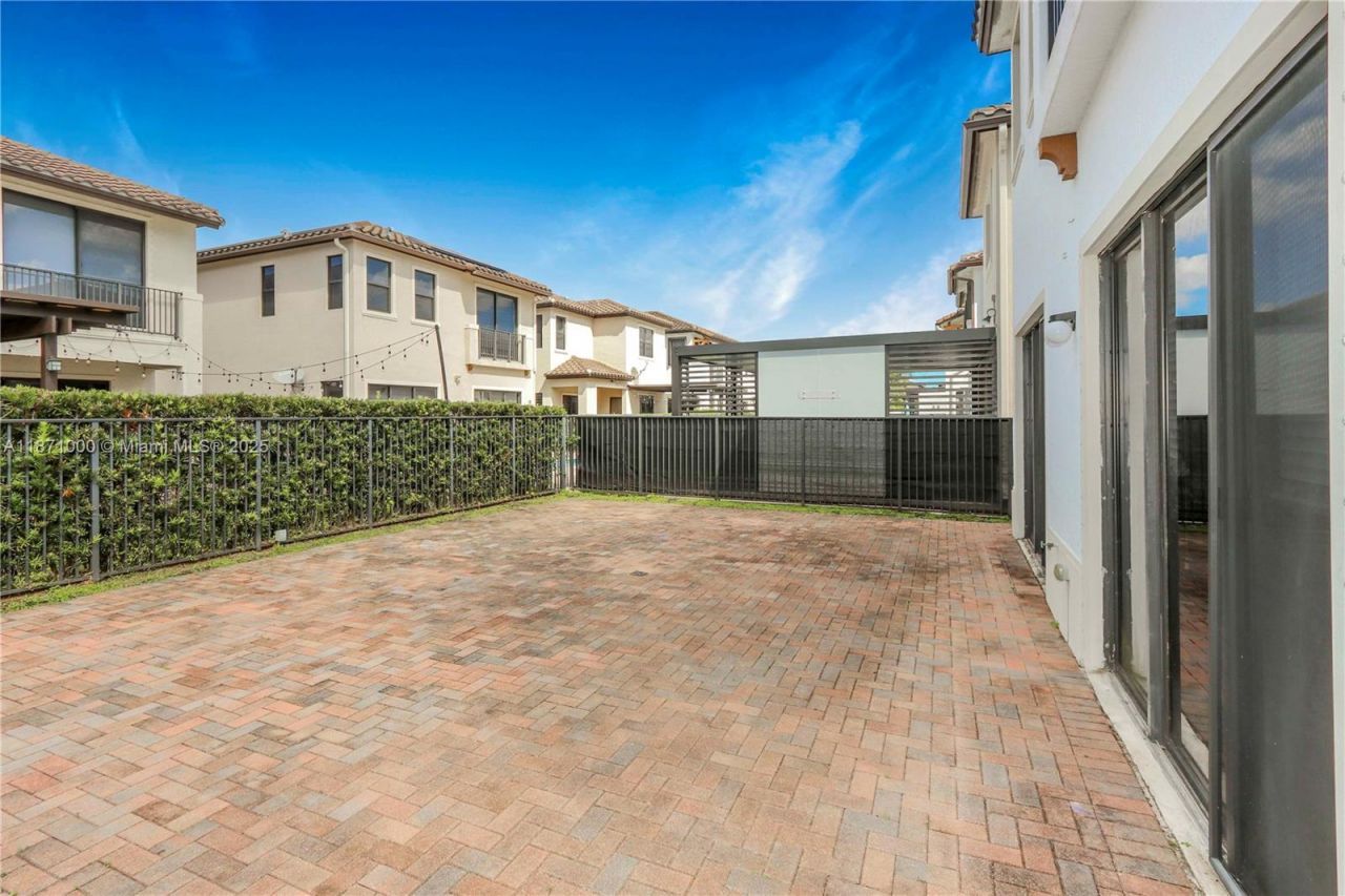 3293 W 98th Pl, Hialeah, FL 33018 Photo