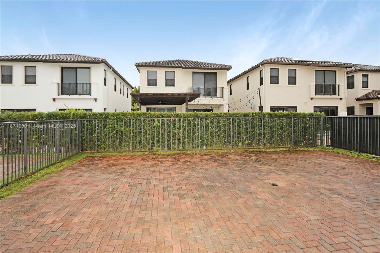 3293 W 98th Pl, Hialeah, FL 33018 Photo