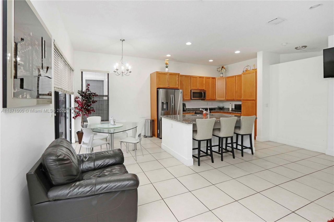 3293 W 98th Pl, Hialeah, FL 33018 Photo