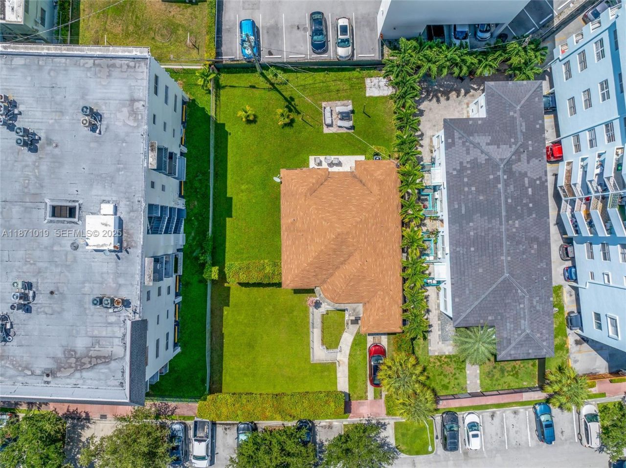 1974 Marseille Dr, Miami Beach, FL 33141 Photo