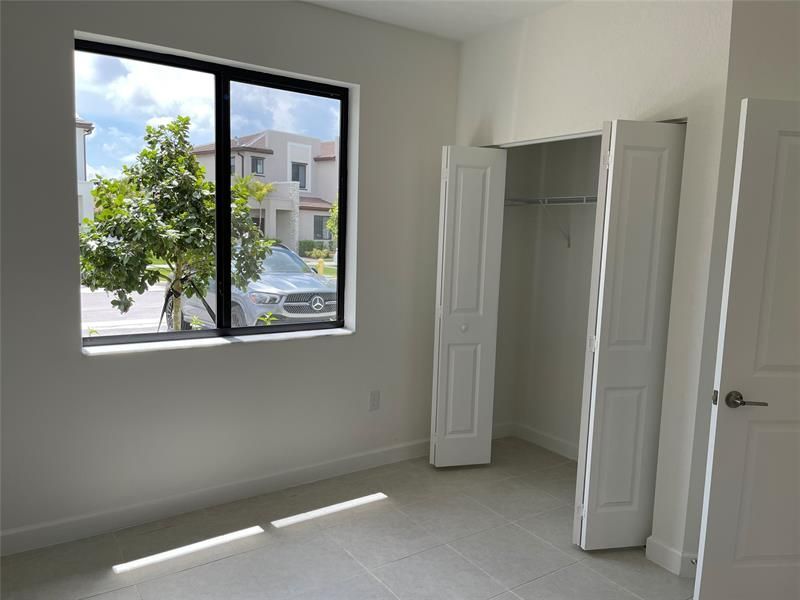 20651 7 Place, Miami, FL 33179 Photo