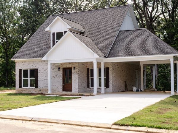 393 Woodland Dr., New Albany, MS 38652