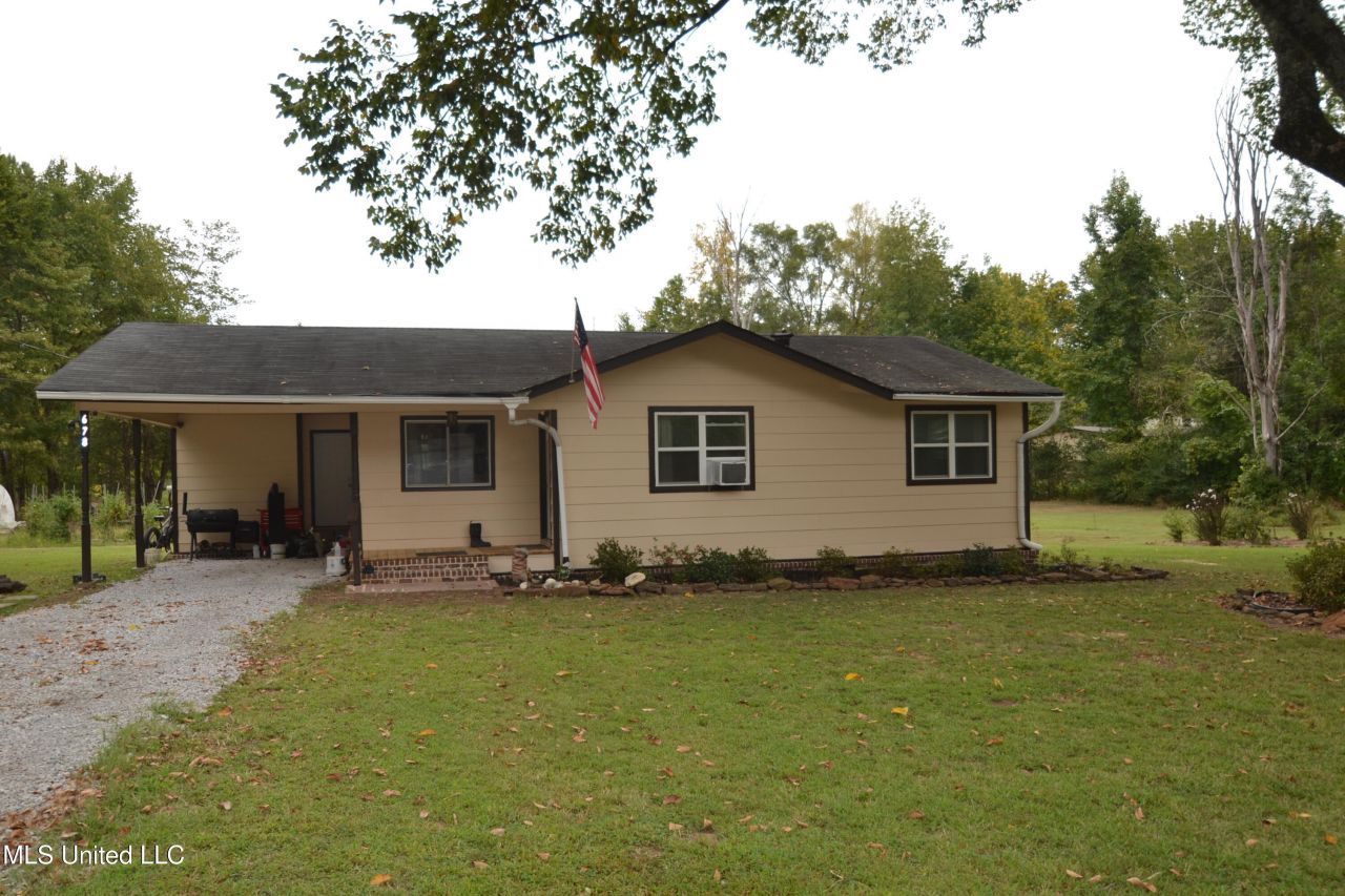 678 Rebecca Drive Byhalia, MS 38611