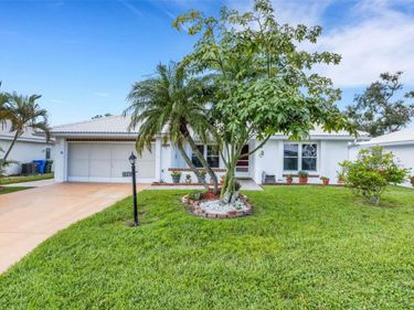 3995 LAKEWOOD AVENUE, BRADENTON, FL 34208