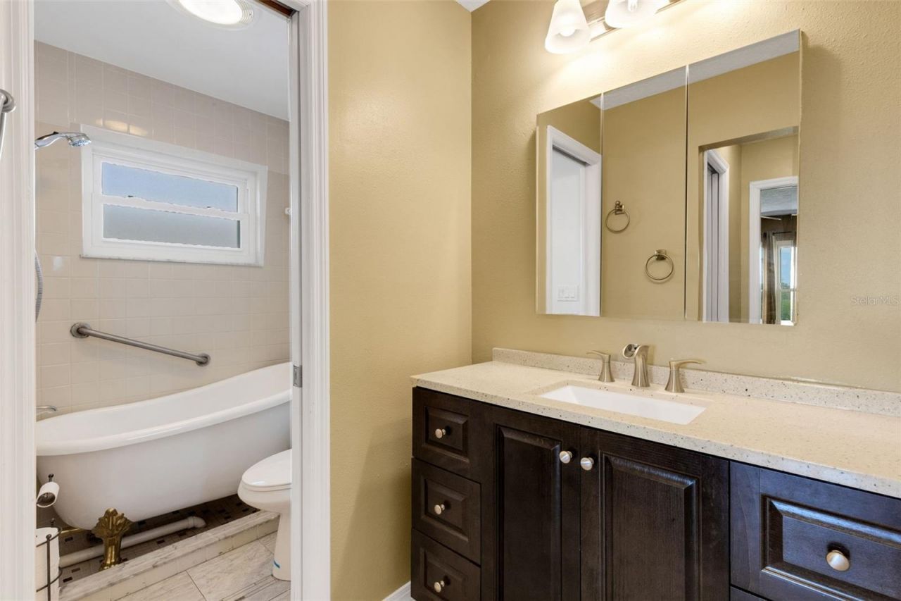 3995 Lakewood Avenue, Bradenton, FL 34208 Photo