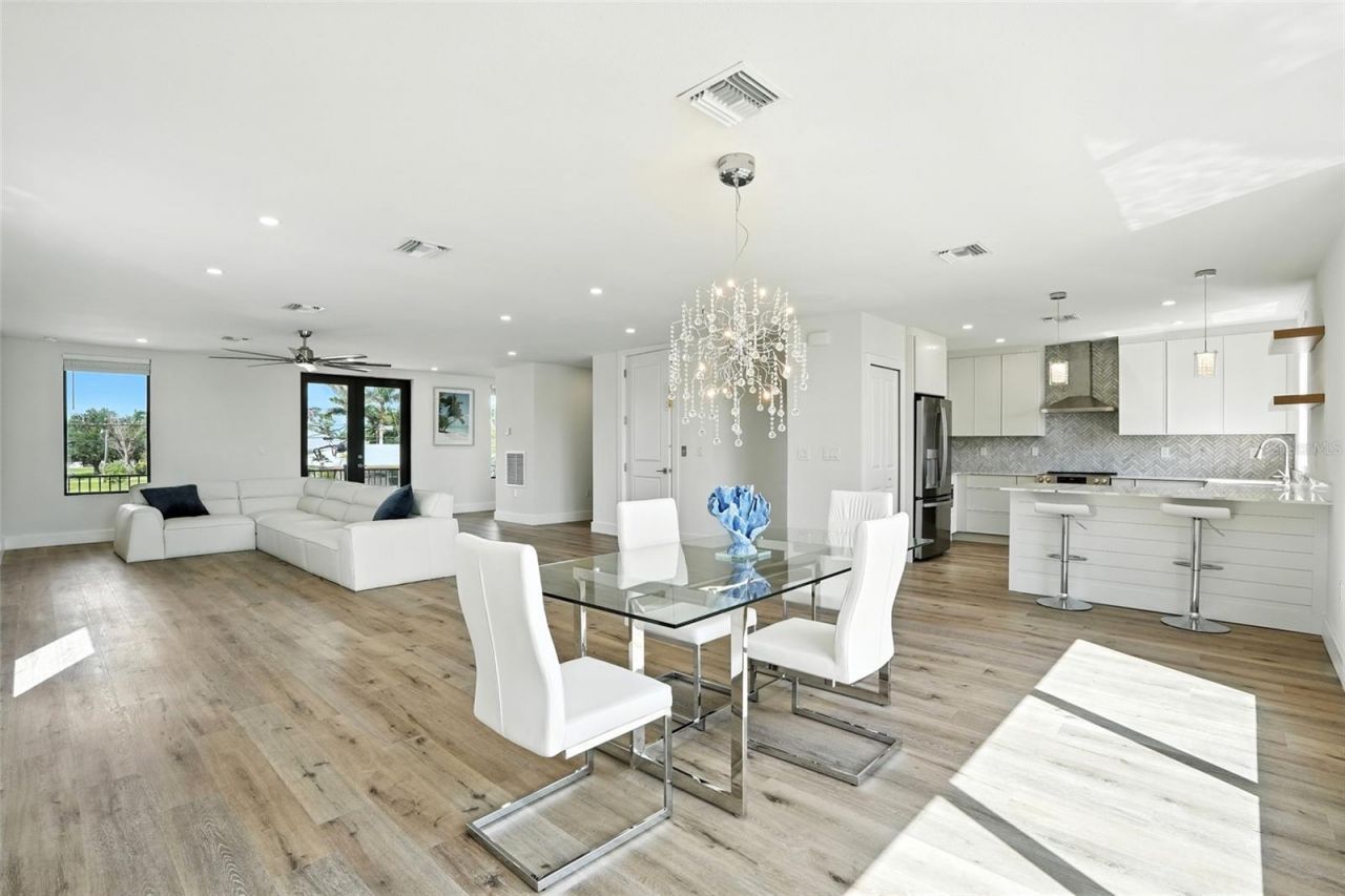 900 W Olympia Avenue, Punta Gorda, FL 33950 Photo