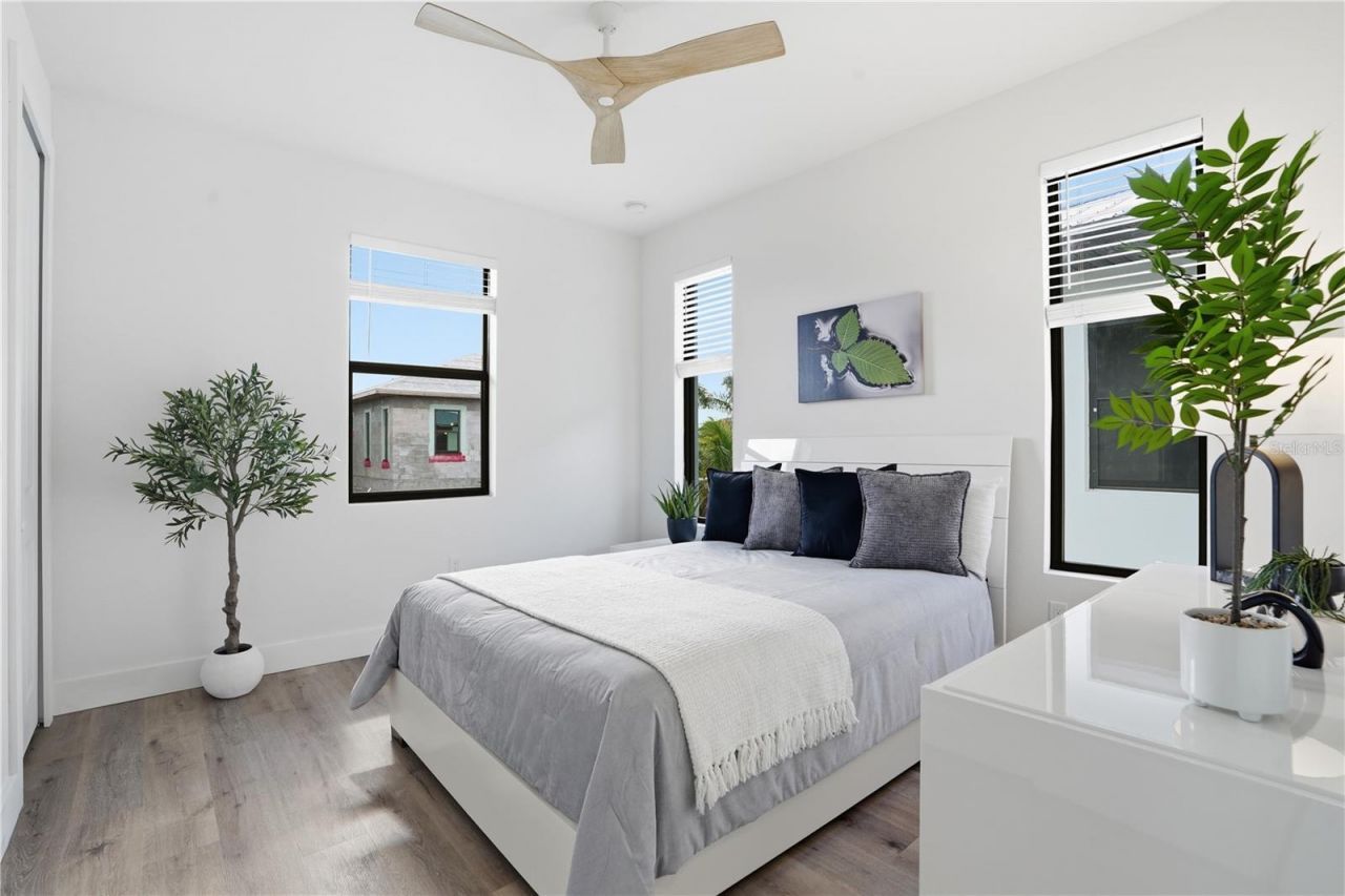 910 W Olympia Avenue, Punta Gorda, FL 33950 Photo