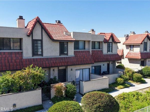 27669 Ironstone Drive, Unit 3, Canyon Country, CA 91387