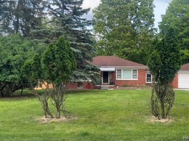 23409 Ranch Hill Drive W, Southfield, MI 48033