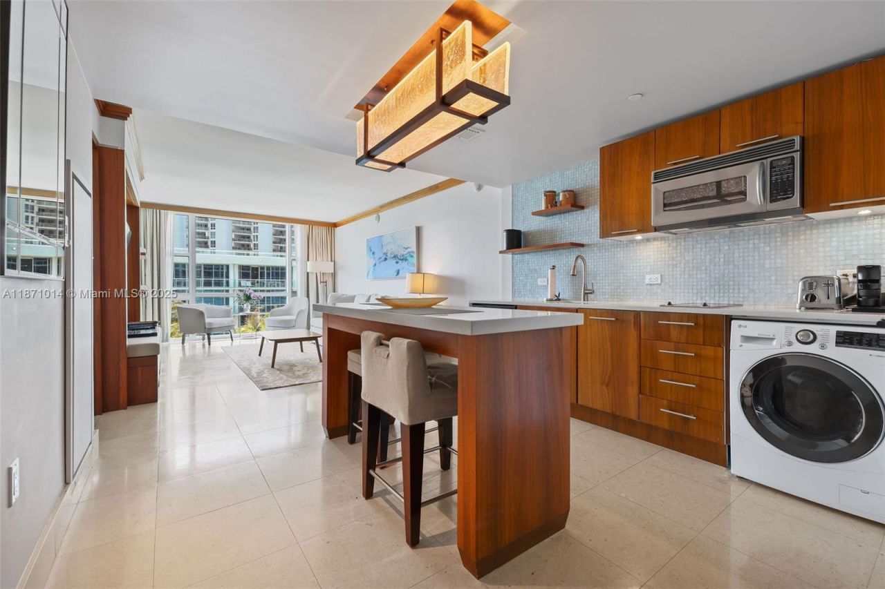 6801 Collins Ave, Unit 508, Miami Beach, FL 33141 Photo