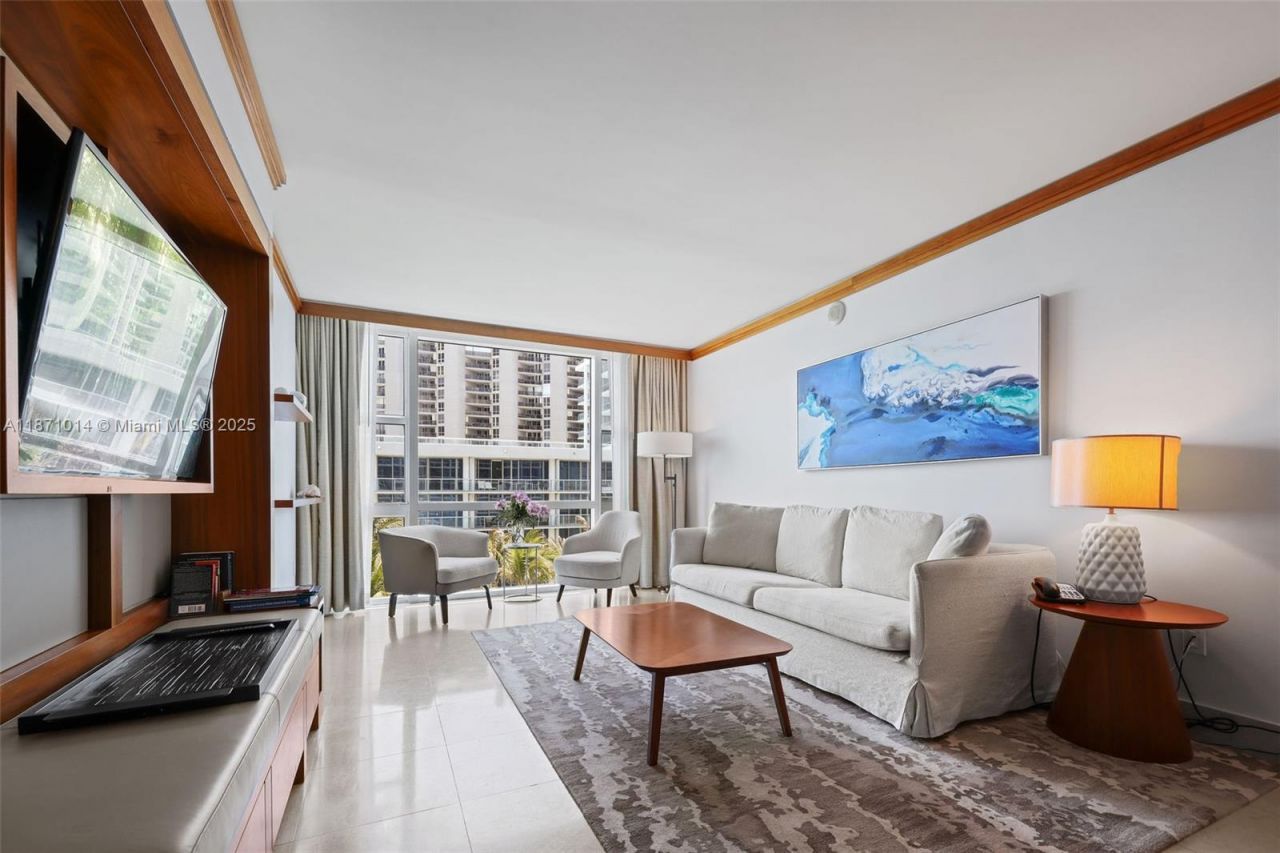 6801 Collins Ave, Unit 508, Miami Beach, FL 33141 Photo