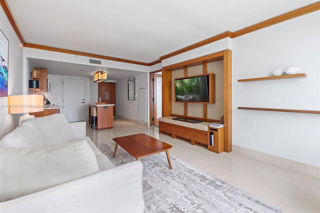 6801 Collins Ave, Unit 508, Miami Beach, FL 33141 Photo