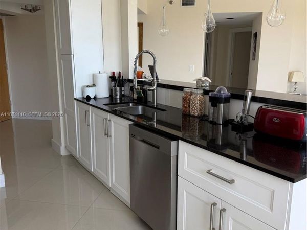 20185 E Country Club Dr, Unit 510, Aventura, FL 33180
